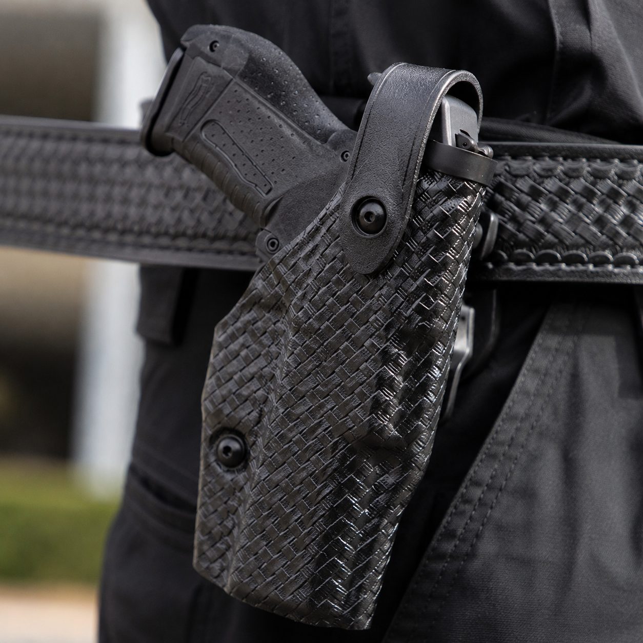 Close-up of the Safariland 6360's SLS rotating hood and ALS retention hardware
